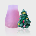 3D Silikonform Zauber-Tannenbaum mit niedlichem Gesicht, detailreichen Tannenzweigen und Weihnachtskugeln, neben einer bunt bemalten Weihnachtsbaum-Figur – ideal für kreative DIY-Weihnachtsdeko von Moldyland.